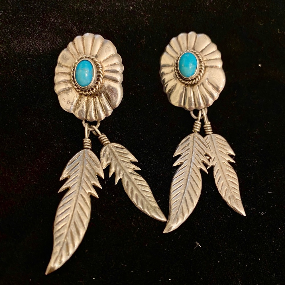 Beautiful Robins Egg Turquoise Sterling vintage earrings -
